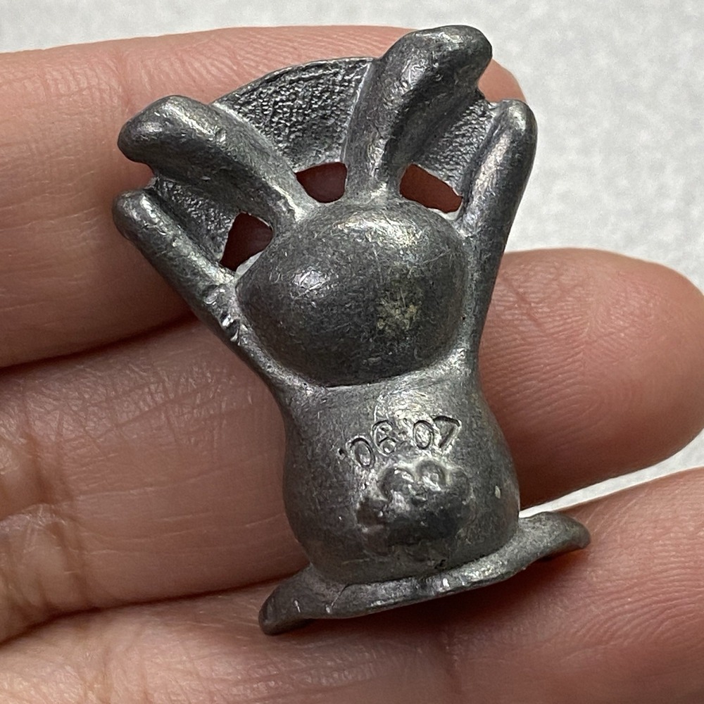 Rare Vintage Pewter Girl Scout Cookies Award Rabbit W Banner Figure Y2K Symbol - Picture 2 of 6